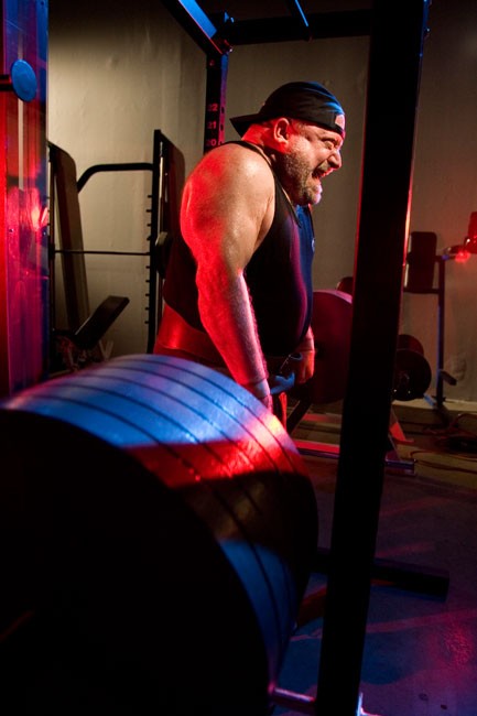 Sports Hypnotherapist Peter Siegel bodybuilder demonstrates lifting massive amounts of weights in the gym